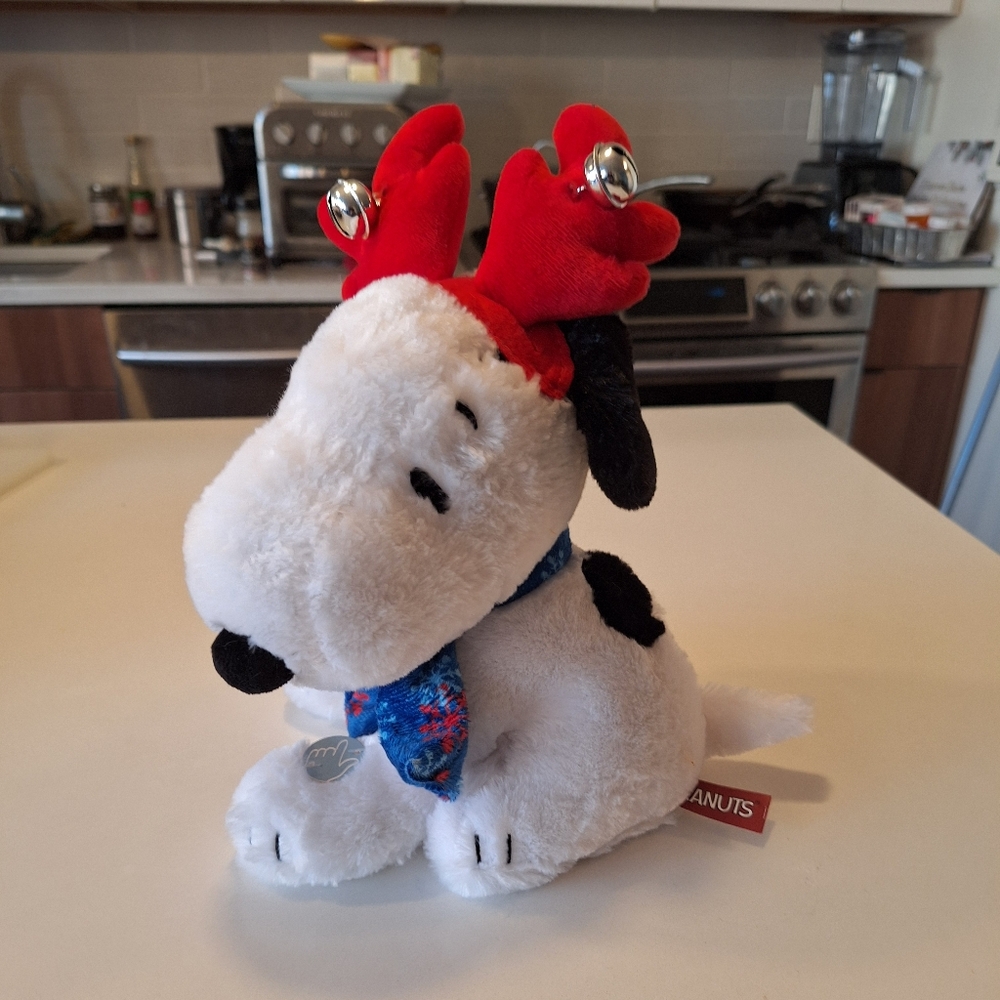 Snoopy musical and dancing holiday plush